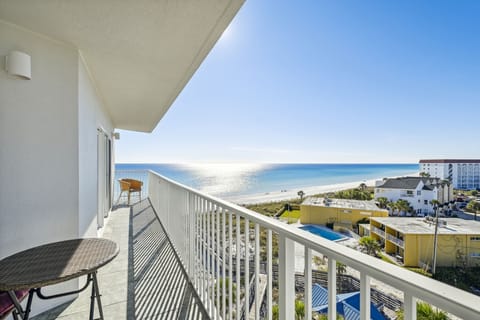 Condo, 2 Bedrooms | Property grounds
