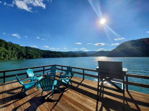 1000 square foot 2 level dock