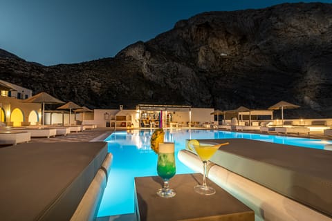 Seasonal outdoor pool, open 9:00 AM to 10:00 PM, pool umbrellas