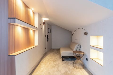 Suite | In-room safe, desk, soundproofing, free WiFi