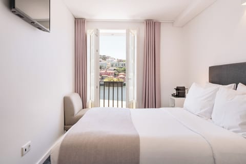 Superior Double Room, Balcony, River View | Individually decorated, individually furnished, blackout drapes