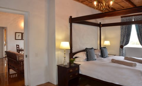 2 bedrooms, desk, iron/ironing board, bed sheets