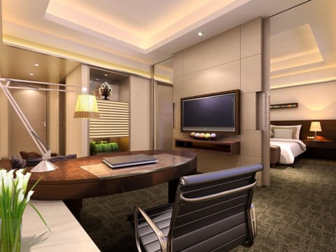 Suite (Low Floor) | In-room safe, desk, blackout drapes, iron/ironing board