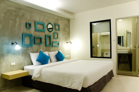 Superior Room | In-room safe, blackout drapes, iron/ironing board
