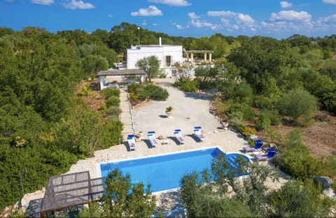 Large private garden and swimming pool