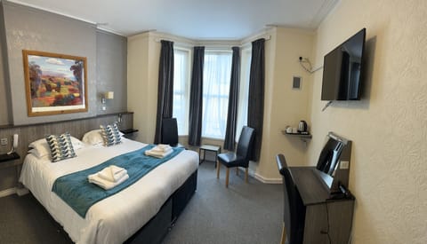 Deluxe Double Room, Ensuite | Iron/ironing board, cribs/infant beds, free WiFi, bed sheets