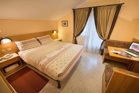 Double Room | In-room safe, desk, blackout drapes, soundproofing