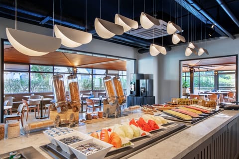Daily buffet breakfast for a fee