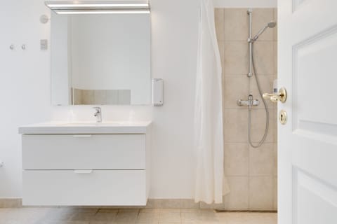 Junior Room, 1 Double Bed | Bathroom | Hair dryer, towels