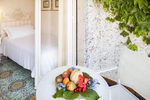 Classic Single Room | Minibar, in-room safe, desk, free WiFi