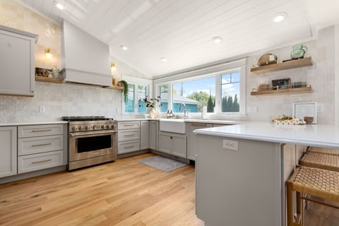 Chef’s Kitchen: Modern, bright, and fully equipped for your vacation feasts.