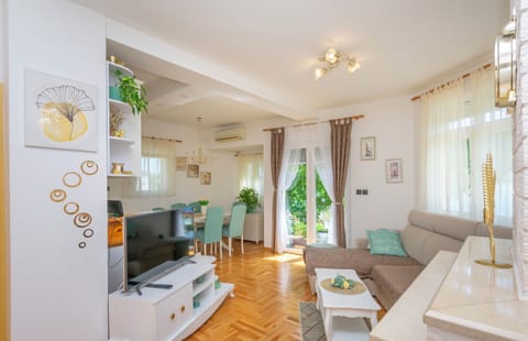 Apartment (A1) | Living room