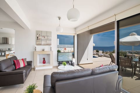Villa, 3 Bedrooms, Private Pool, Garden View | Living area