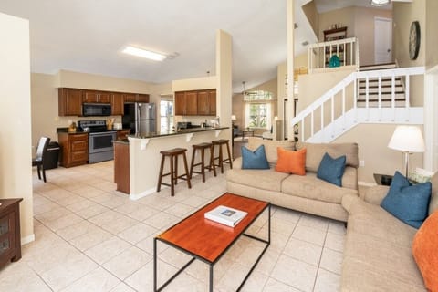 House, 4 Bedrooms | Living area