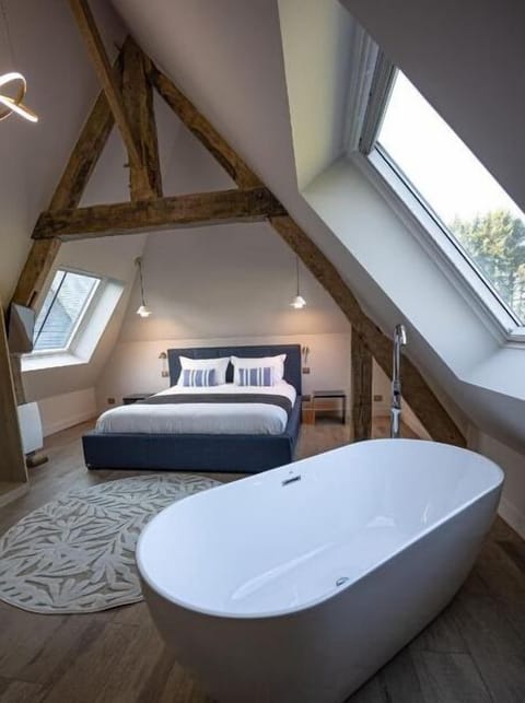 Premium bedding, minibar, in-room safe, individually furnished