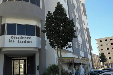 Apartment, 3 Bedrooms, Smoking, Balcony | Property entrance