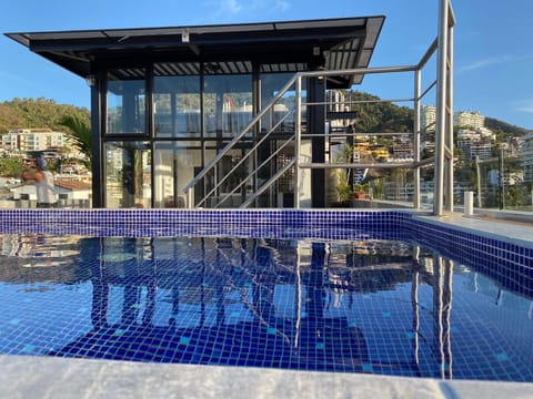 Dipping Pool
