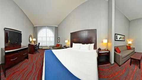 Suite, 1 King Bed | Hypo-allergenic bedding available, pillowtop beds, desk, blackout drapes