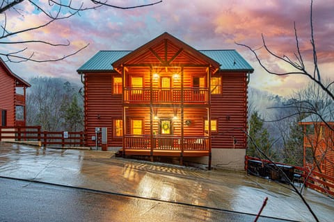 Welcome to Honeycomb Cabin!