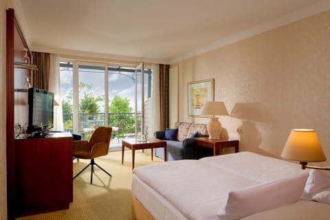 Hypo-allergenic bedding, minibar, in-room safe, desk