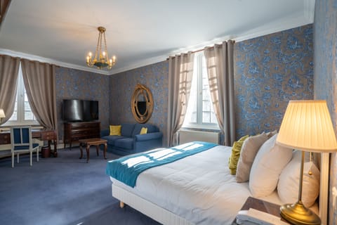 Junior Suite | Premium bedding, minibar, in-room safe, individually decorated