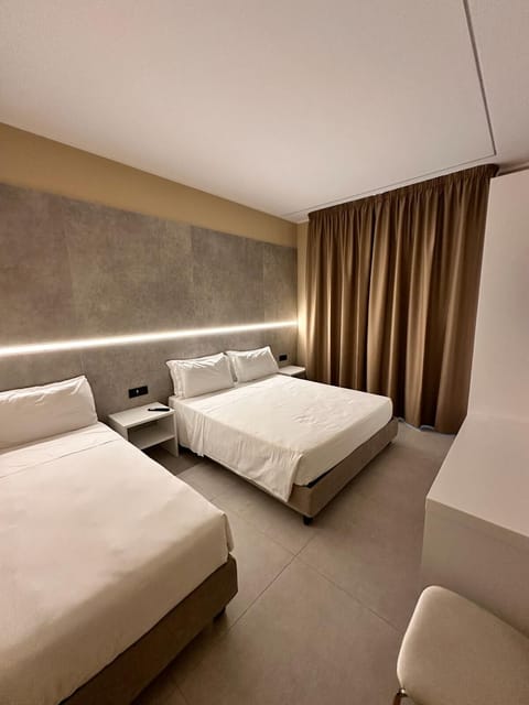 Superior Triple Room | Minibar, in-room safe, free WiFi, bed sheets