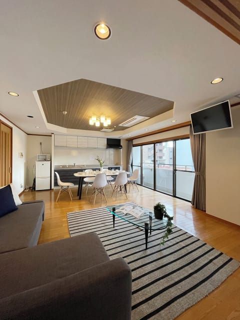 Deluxe Condo, 3 Bedrooms (501) | 1 bedroom, individually decorated, individually furnished, desk