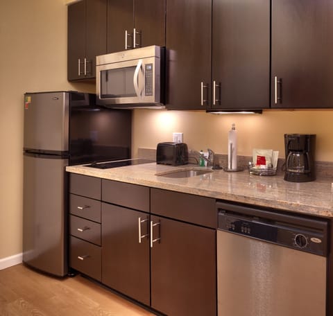 Fridge, microwave, stovetop, dishwasher