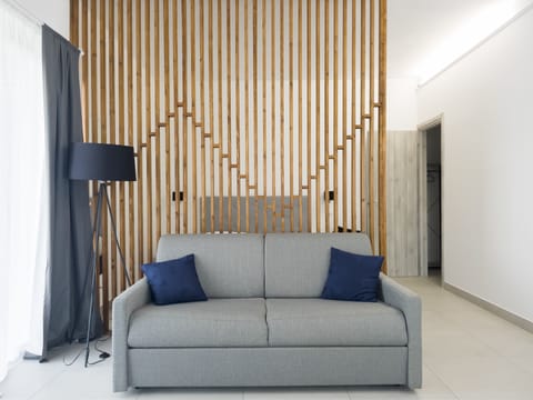 Premium bedding, down comforters, desk, laptop workspace