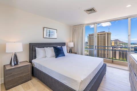 Diamond Head Master Bedroom - Diamond Head Master Bedroom