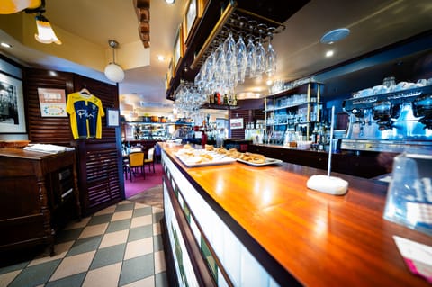 Lunch and dinner served, French cuisine