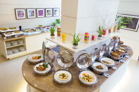 Daily buffet breakfast for a fee