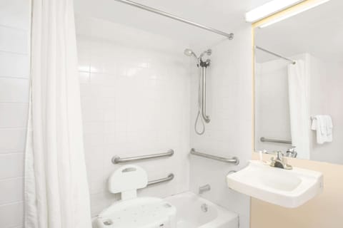 Room, 1 Double Bed, Accessible, Non Smoking (Mobility, Tub w/Grab Bars) | Bathroom | Combined shower/tub, eco-friendly toiletries, hair dryer, towels