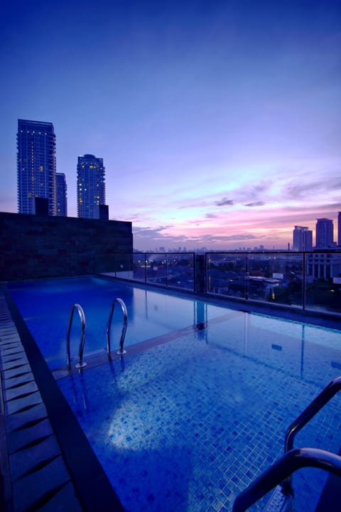 Outdoor pool, sun loungers
