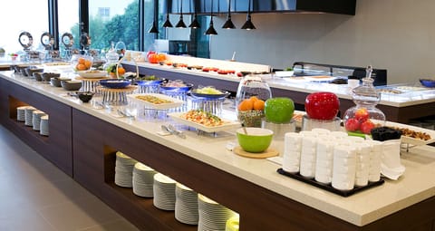 Daily buffet breakfast for a fee