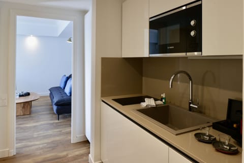 Deluxe Suite | Private kitchen | Mini-fridge, microwave, stovetop, espresso maker