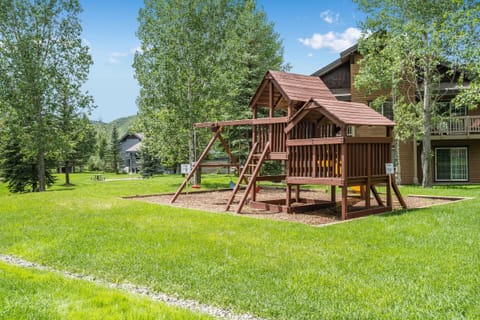 Condo, 2 Bedrooms | Children's area