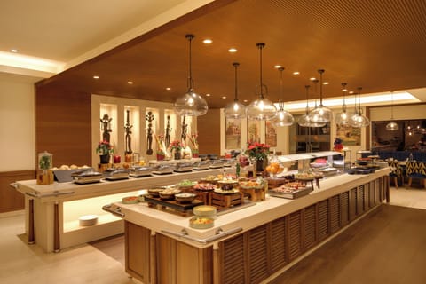 Daily buffet breakfast for a fee