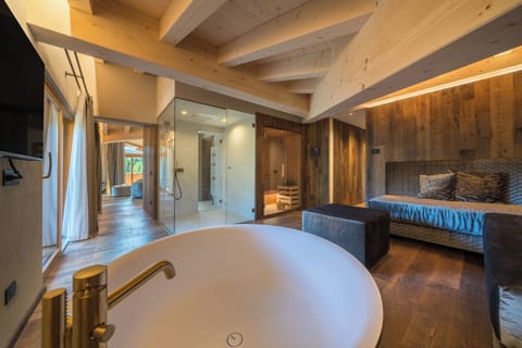 Suite With Sauna | Premium bedding, minibar, in-room safe, desk