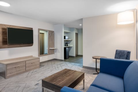 Suite, 1 Bedroom, Kitchen | Desk, blackout drapes, iron/ironing board, cribs (free)