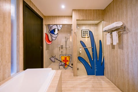 Family Room | Bathroom | Separate tub and shower, spring water tub, rainfall showerhead