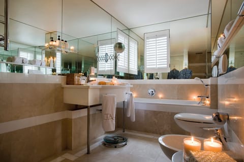 Superior Room, Sea Facing | Bathroom | Combined shower/tub, designer toiletries, hair dryer, bathrobes