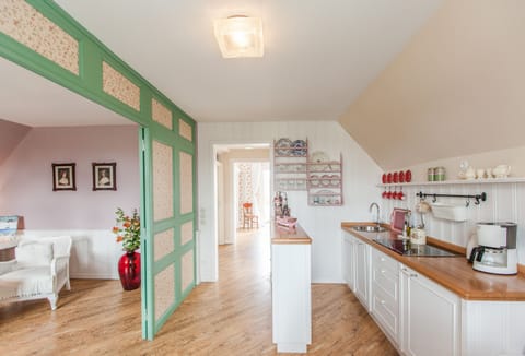 Superior Apartment, Private Bathroom, Garden View (Liebenswert) | Private kitchen | Dining tables