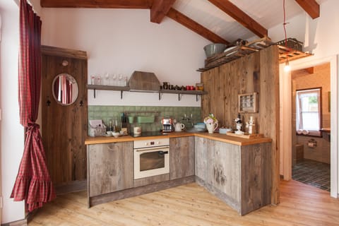 Romantic Cottage, Private Bathroom, Garden View (Igelnest) | Private kitchen | Dining tables