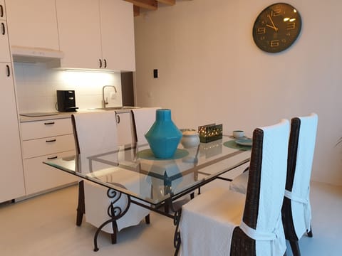 Junior Suite | Private kitchenette | Full-size fridge, microwave, oven, stovetop