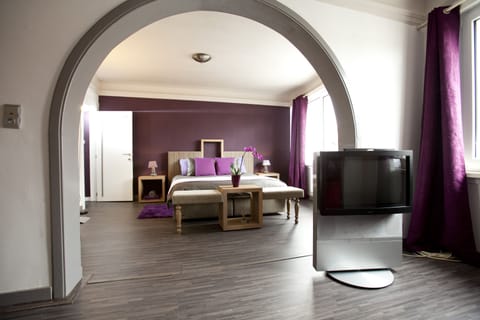 Deluxe Suite, Balcony | 1 bedroom, Egyptian cotton sheets, premium bedding, down comforters