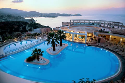 3 outdoor pools, pool umbrellas, sun loungers