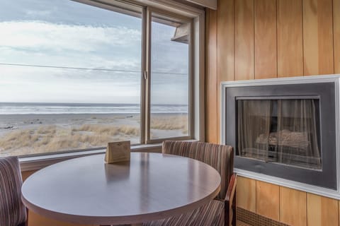 Blackout drapes, free WiFi, bed sheets