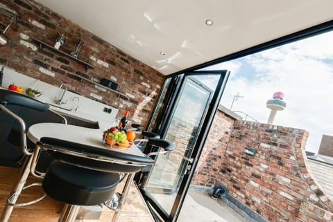 Penthouse, 2 Bedrooms (Sleeps 6, with Sofa Bed) | Private kitchen | Electric kettle