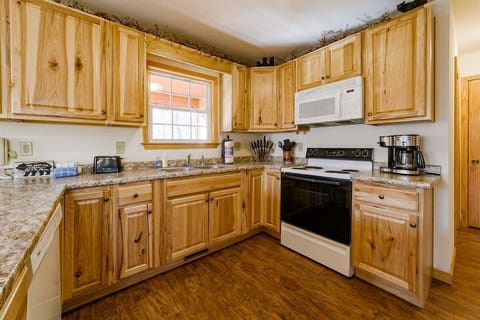 Fully-Equipped Kitchen with Bar